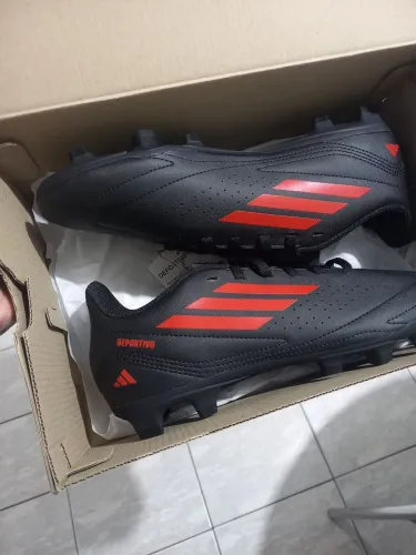 Vendo chuteira da adidas nova