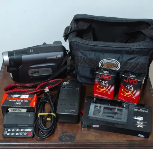 Filmadora JVC GR-AX957 com equipamentos - para revisão