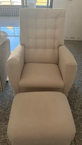 Poltrona de balanço e puff tatu 