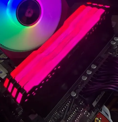 Kit Memórias DDR4 64gb(4x16)3000MHZ Corsair Vengeance PRO RGB- Loja física