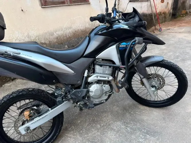 XRE 300 2015