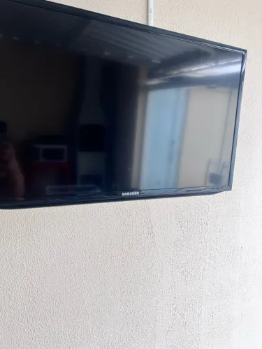 TV Samsung 22 polegadas muito bem conservada e funcionando perfeitamente