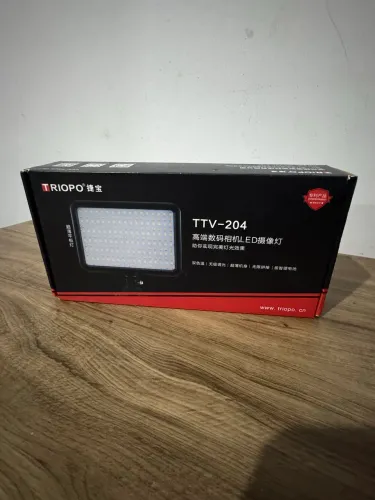 Luz LED Profissional Triopo TTV-204 | Muito forte | Ideal para vídeo e foto