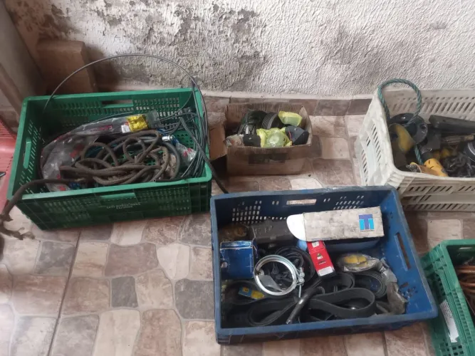 Vendo ou troco kit de ferramentas  negócio o valor 