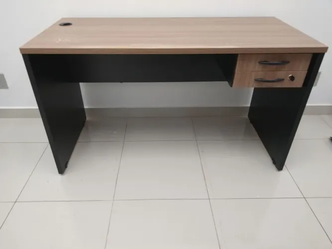 Mesa de escritório 1,30 x 0,60