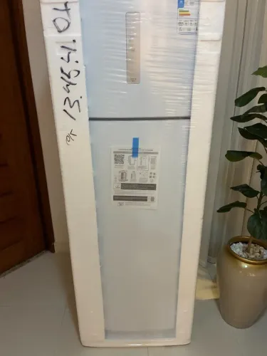 Geladeira 2 portas Frost Free 391litros Panasonic nova