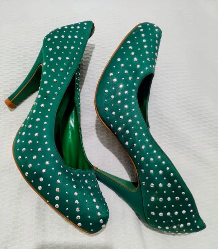 Lindo sapato verde de salto Tam 37