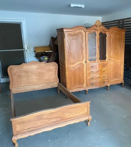 Armário e cama de peroba do campo