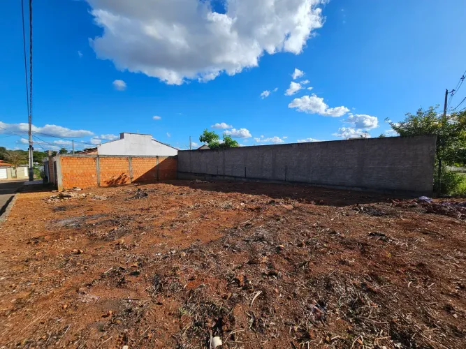 LOTE NO BAIRRO AGUA BRANCA (UNAÍ)