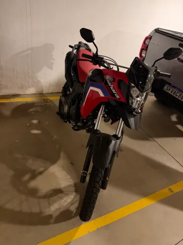 Vendo moto Honda Sahara zera , com apenas 250 km .
