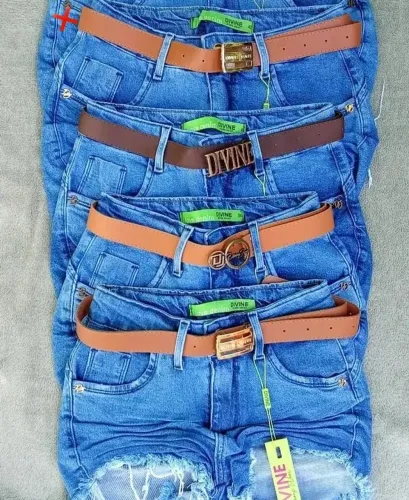 Vende -se lote de roupas novas no plástico