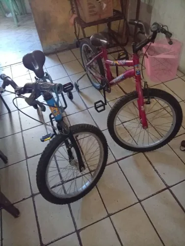 Bicicleta aro 20 as duas junta