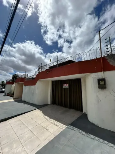 Imóvel para aluguel possui 800 metros quadrados com 6 quartos em Calhau - São Luís - MA