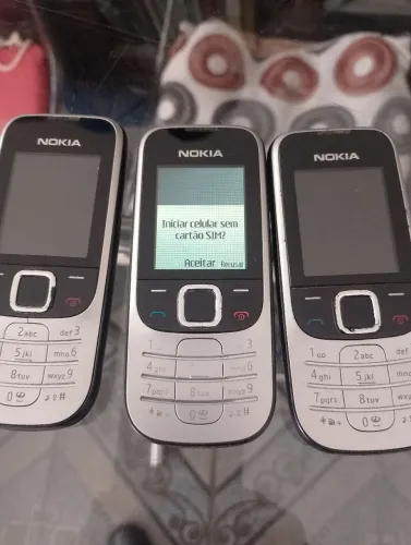 Celulares são lote de14 aparelhos uns liga outros não ler descrição