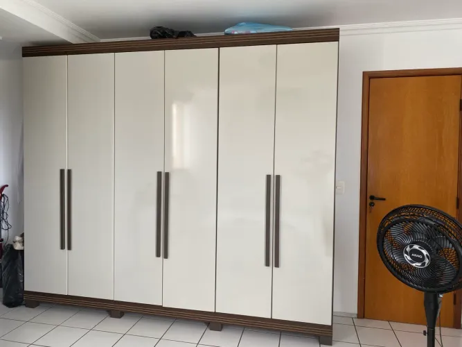 Guarda roupa 6 portas