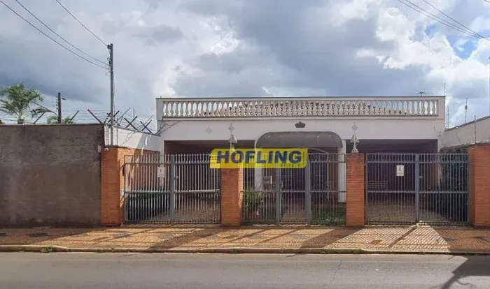 Casa com 4 dormitórios para alugar, 272 m² por R$ 3.500,00/mês - Cidade Jardim - Rio Claro