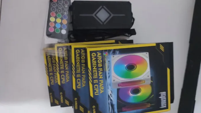 Vendo 4 cooler Argb branco e uma controladora Argb 