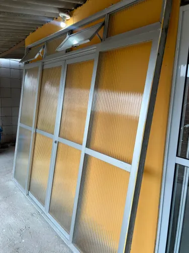 Porta de alumínio 4 folhas