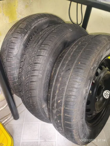 Pneu com roda para kwid