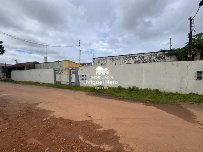 Lotes com casas e galpão à venda, próximos à Rua da Beira, com 1.750 m²