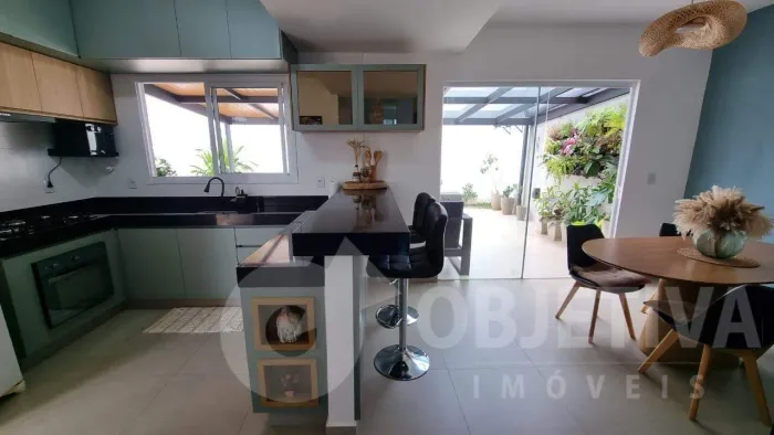 Casa em Condomínio para aluguel, 3 quartos, 2 suítes, 2 vagas, Casas Alto Paradiso - UBERL
