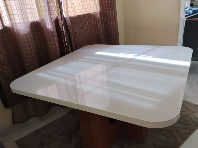 Mesa quadrada 135x135 por 8o cm altura