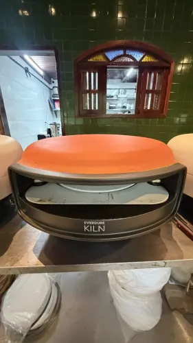 Forno de Pizza a Gás Everdure KILN R-Series 2 Queimadores - Pedra Giratória 16"