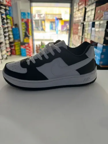 Tênis Nike Air Force 1 Preto e Branco Tam. 42 (Novo na Caixa)
