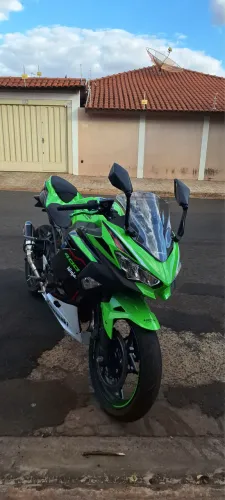 Kawasaki Ninja KRT 400