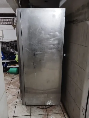 Vende se câmara fria