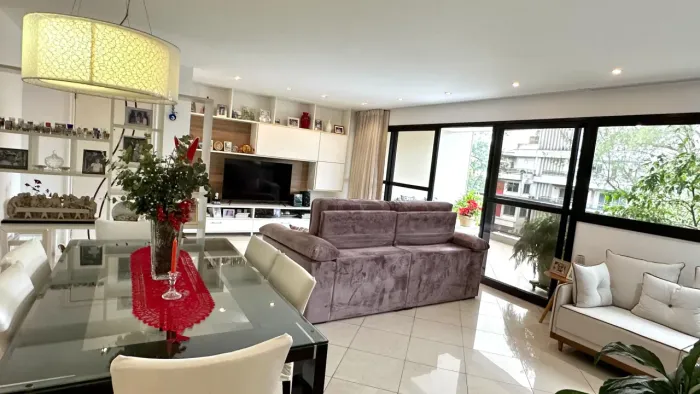 Lâmina 3 suítes, salão 2 ambientes, varanda, ampla cozinha e área de serviço com dependênc