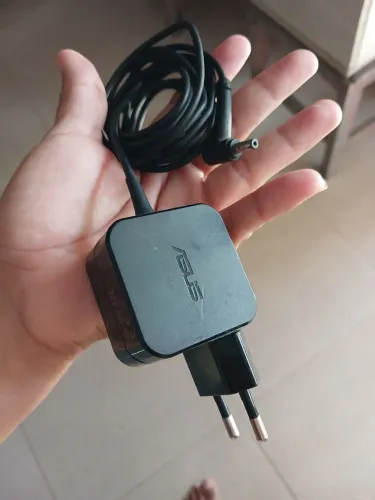 Carregador de notebook asus