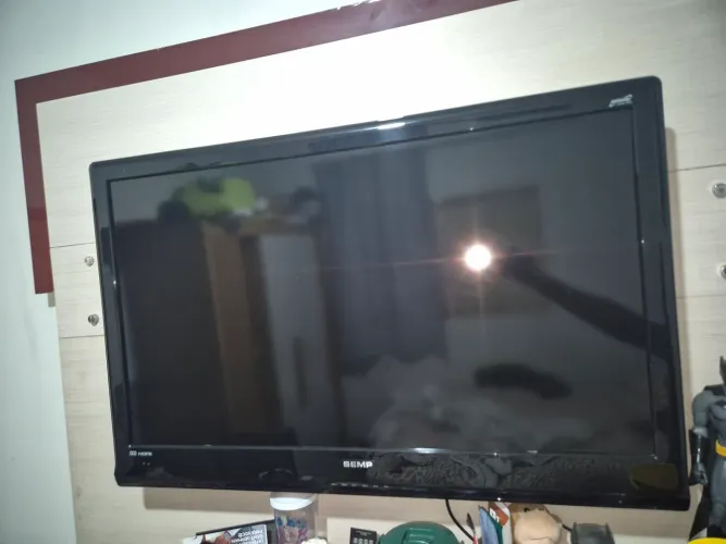 Smart TV 32" polegadas, usada, não smart