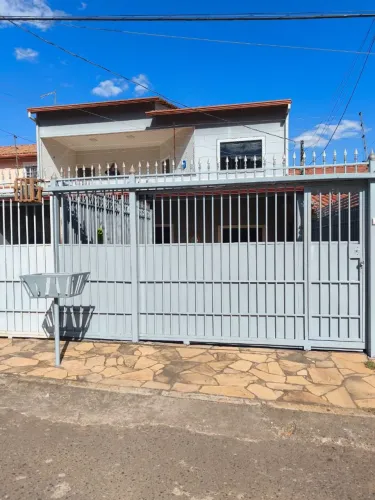 Casa de 03 quartos mais dependência