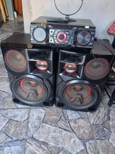 Som LG potente com 2 caixas grandes!
