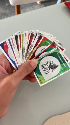 Figurinha BRILHOSA Escudo Seleção ORIGINAL Copa do mundo 2026 Panini