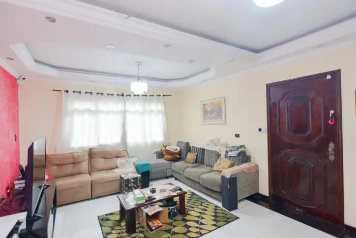 Casa com 3 Quarto(s) e 3 banheiro(s) para Alugar, 160 m² por R$ 3000 / Mês