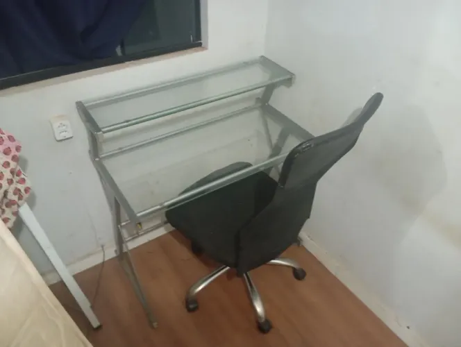 Mesa e cadeira