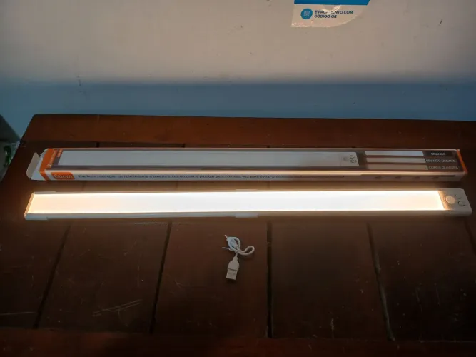 Luminária led recarregável com sensor de presença integrado / MEGA PROMOÇÃO