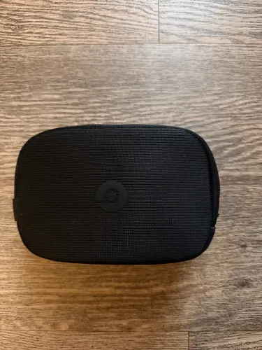 Beats Studio Pro preto, com o estojo original