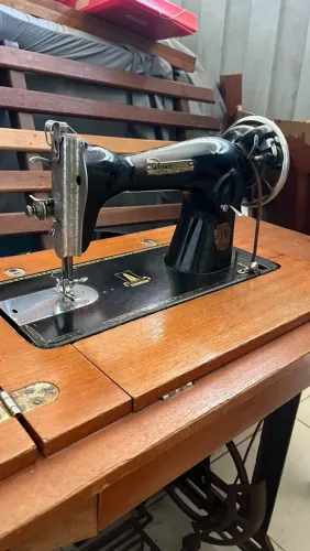 Vendo máquina de costura antiga
