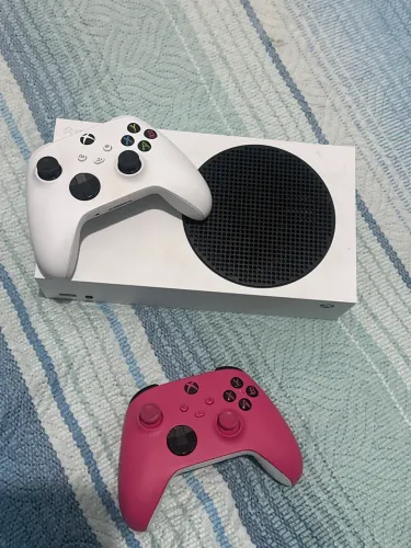 Vendo Xbox series s tudo novinho com 2 controles originais