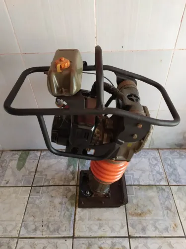 Compactador de Solo Sapo Motor Honda (Aracaju/SE)