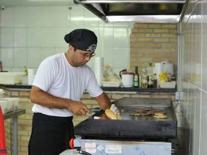Preciso de um(a) chapeiro(a)