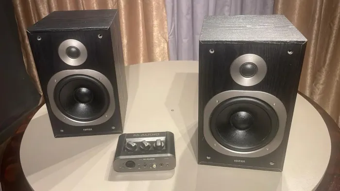 Monitores de 5 polegadas passivo com amplificador e placa de som M- Áudio 
