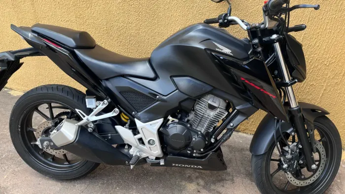 Cb 300