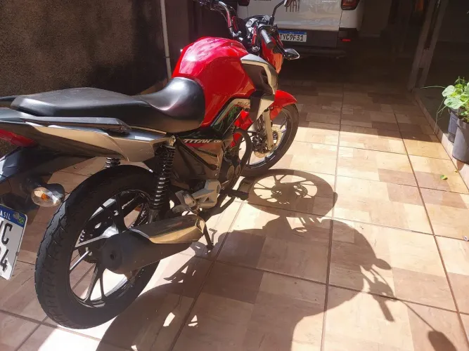 Moto Titan 160 22/23 muito nova