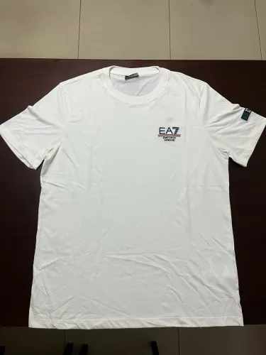Camiseta branca da Emporio Armani