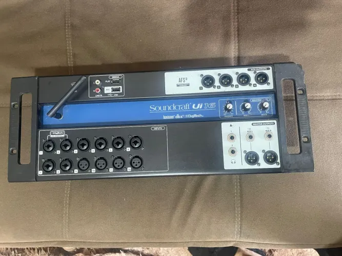 Mesa de Som Digital Soundcraft Ui16 Wi-Fi - 16 Canais | Excelente Estado