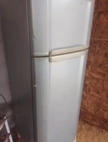 Vende-se geladeira